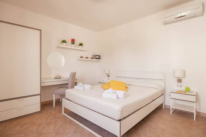 Nuovissima villa con piscina, giardino e ping pong, a due passi dal mare in Citta del Mare, Terrasini