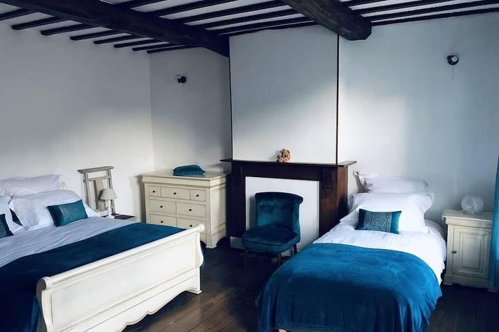 Location de vacances pour 8 personnes, avec terrasse ainsi que piscine et jardin à Vireux-Wallerand - 2