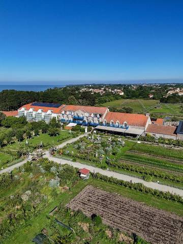 Hôtel pour 2 personnes, avec jardin et piscine ainsi que vue et sauna dans Plage de La Fontaine aux Bretons