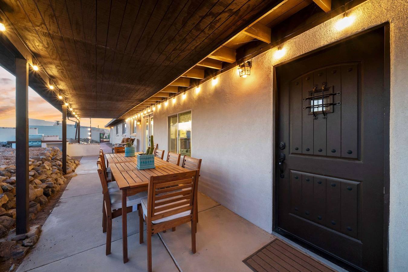 Panoramic Mountain Views  Heated Pool  2 Kitchens in Saguaro National Park