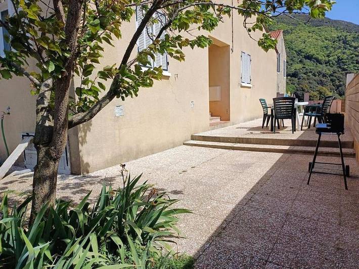 Location de vacances pour 6 personnes, avec jardin et vue à Santa-Maria-Figaniella