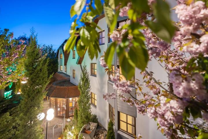 Hotel, mit Terrasse und Sauna in Böblingen