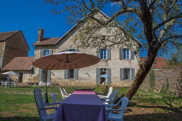 Ferienhaus für 13 Personen, mit Terrasse und Garten am Doubs
