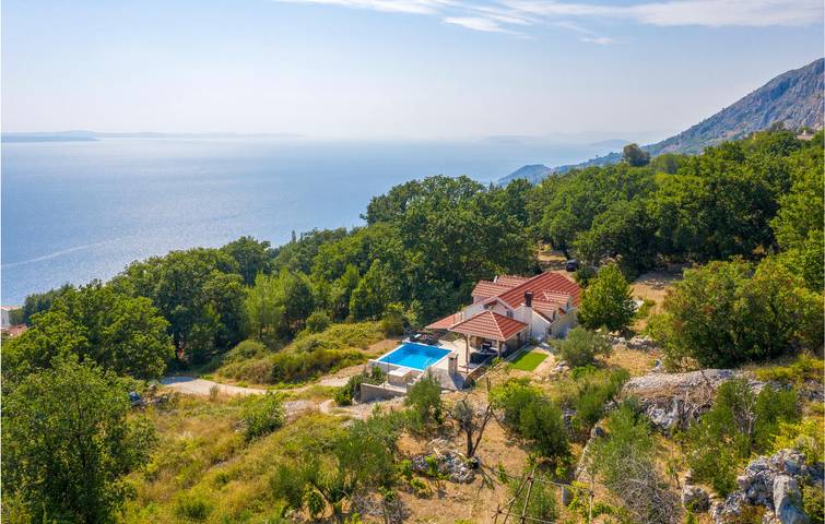 Ferienhaus für 8 Personen, mit Terrasse und Garten sowie Pool und Ausblick - 1