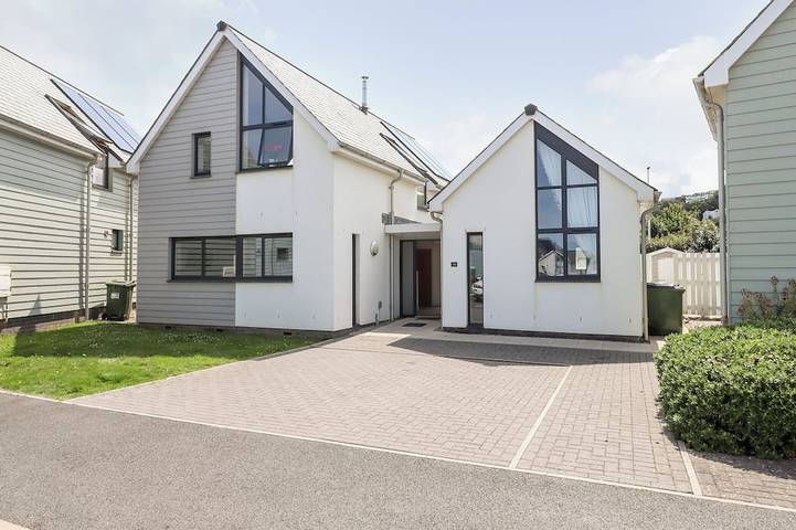 Cottage for 10 people, with hot tub and garden in Westward Ho