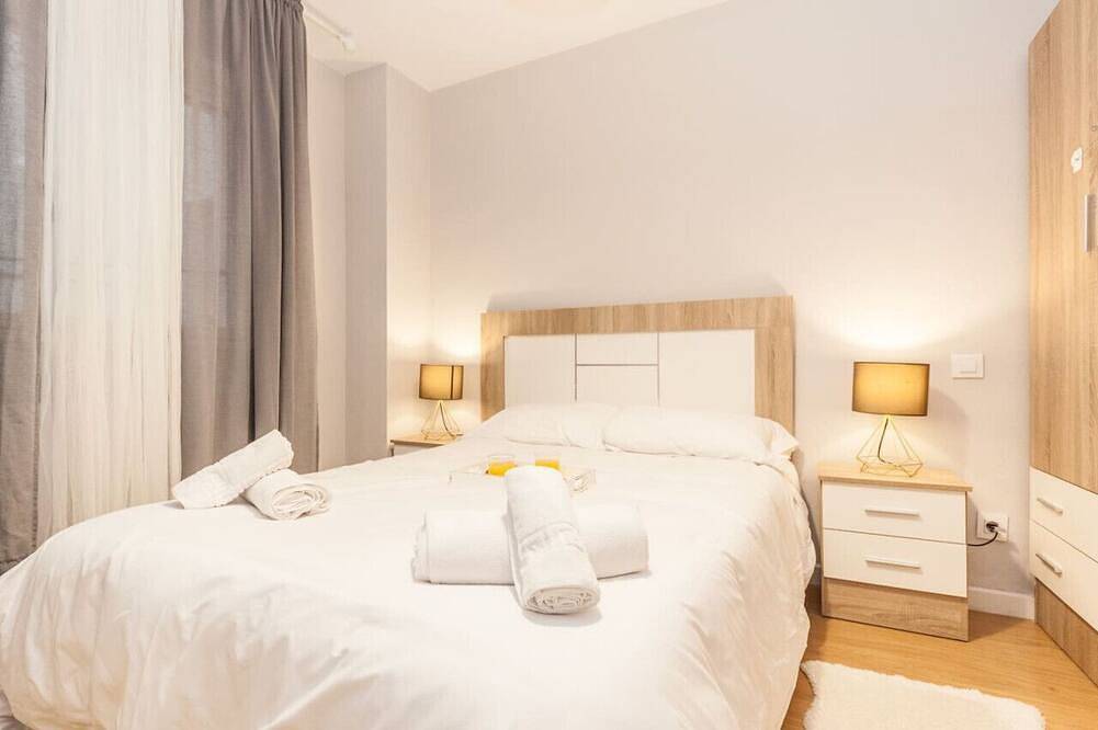 Entire apartment, Charming Oasis in Oviedo with Private Terrace in Oviedo, Cordillera Cantábrica