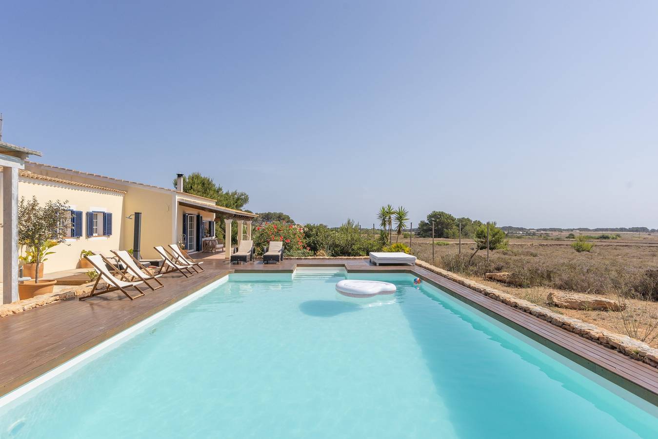 Casa de vacaciones 'Can Juan Pedro' con vistas al mar, Wi-Fi y aire acondicionado in El Pilar de la Mola, Formentera