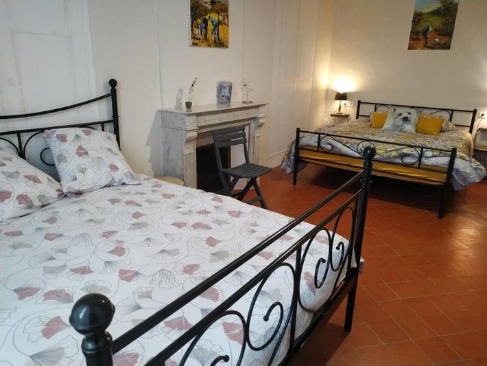 Chambre d’hôte pour 4 personnes, avec Terrasse et Jardin ainsi que Piscine et Vue