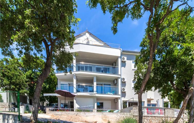 Ganze Ferienwohnung, Gemütliche Unterkunft, 100 m von der Küste entfernt: WLAN, Klimaanlage, Parkplatz und Terrasse in Klenovica in Povile, Primorje-Gorski Kotar
