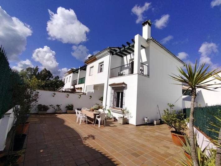 Casa para 6 personas, con vistas además de balcón y piscina, Familias con niños en El Bosque