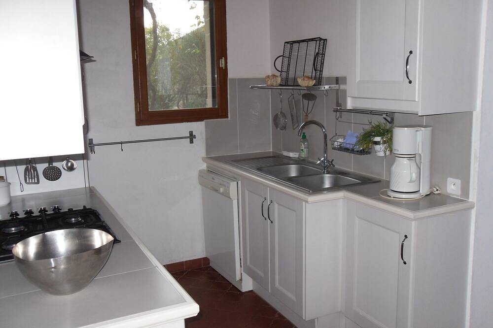 T2 im Erdgeschoss in provenzalischen Bastide mit Schwimmbad, im Herzen des Luberon in Castellet, Regionaler Naturpark Luberon