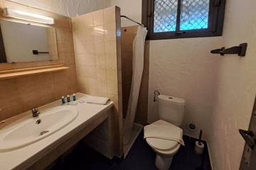 Bungalow pour 4 Personnes dans Porto-Vecchio, Arrondissement de Sartène, Photo 4