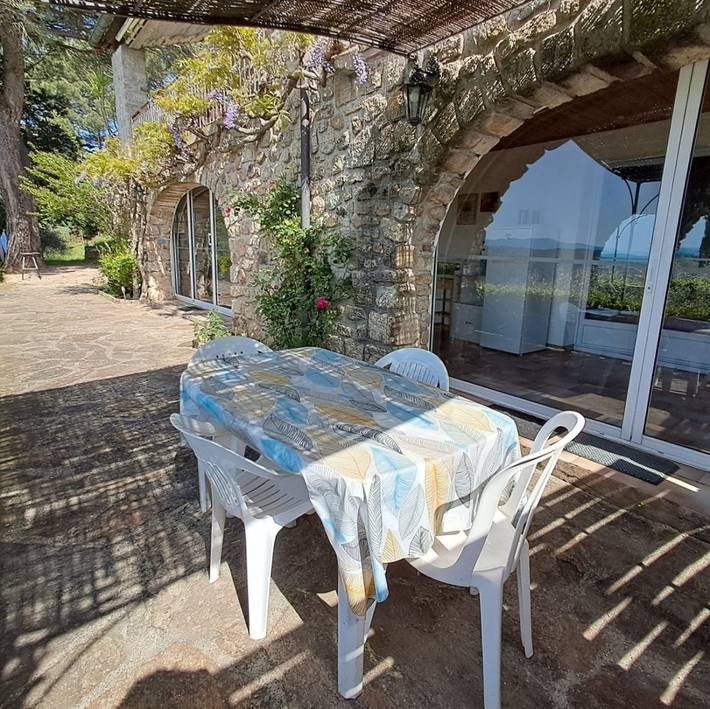Gîte pour 5 personnes, avec jardin ainsi que piscine et terrasse en Ardèche - 4