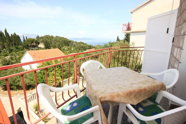 Ferienwohnung für 5 Personen, mit Balkon/Terrasse in Trpanj