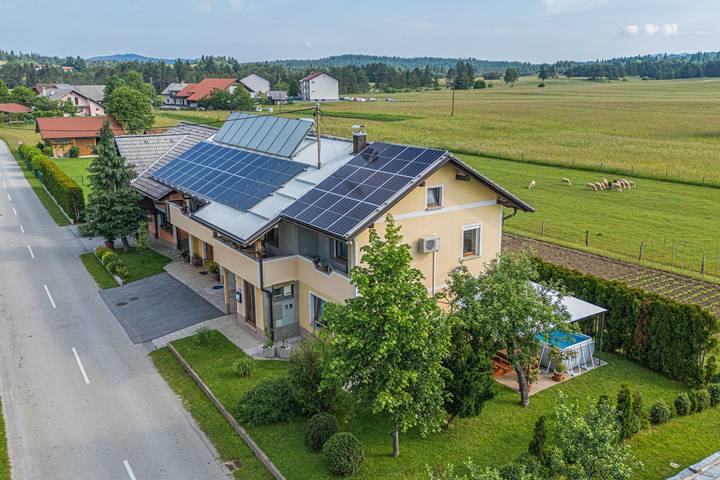 Ferienhaus für 8 Personen, mit Terrasse und Pool - 1