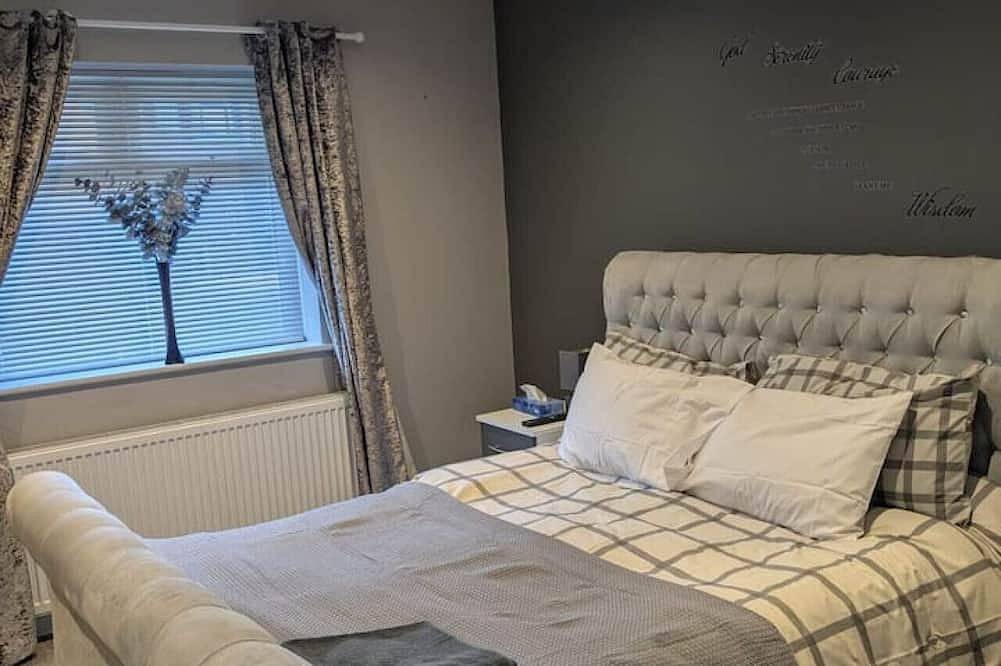 Charming Home • Office • x2 Living Rooms • Driveway Parking in Leigh, Grand Manchester