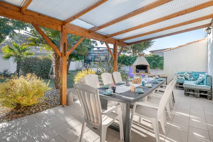 Maison de vacances pour 11 personnes, avec jardin ainsi que jacuzzi et terrasse, animaux acceptés