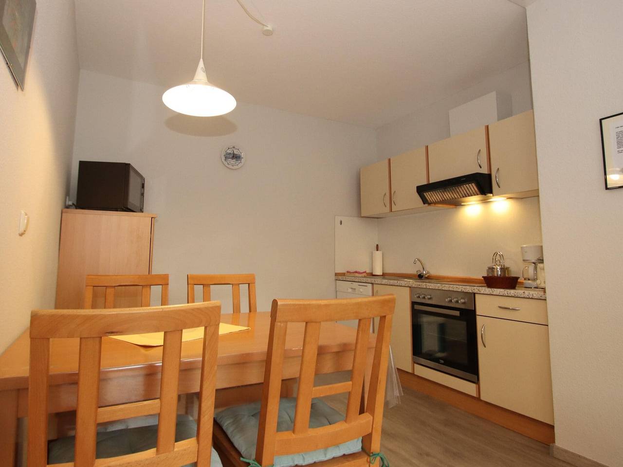 Ganze Wohnung, Reihenhaus in Strackholt mit beheiztem Pool in Großefehn, Nordseeküste