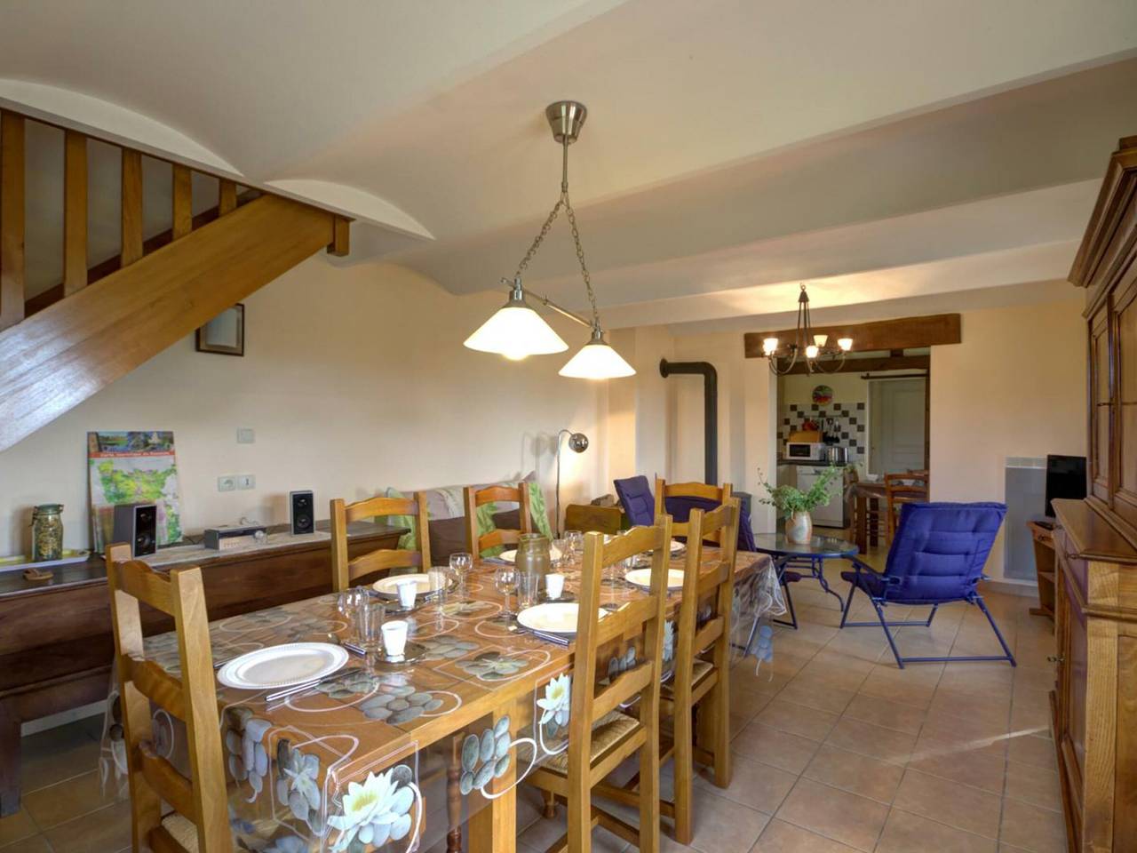 Gemütliches Ferienhaus mit Ofen, Terrasse und privatem Garten in Saint-Forgeux-Lespinasse in Saint-Forgeux-Lespinasse, Roanne und Umgebung