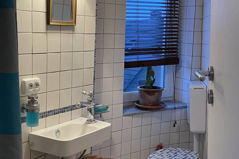 Ganze Wohnung, Historischer Wasserturm,Nähe Naturpark Eifel,Phantasialand,Köln,Bonn,Wanderwege in Bornheim, Rhein-Sieg-Kreis