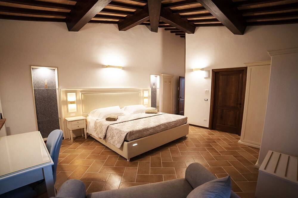 Private Villa with swimming Pool and Garden exclusive use in Chiusi, Chianti