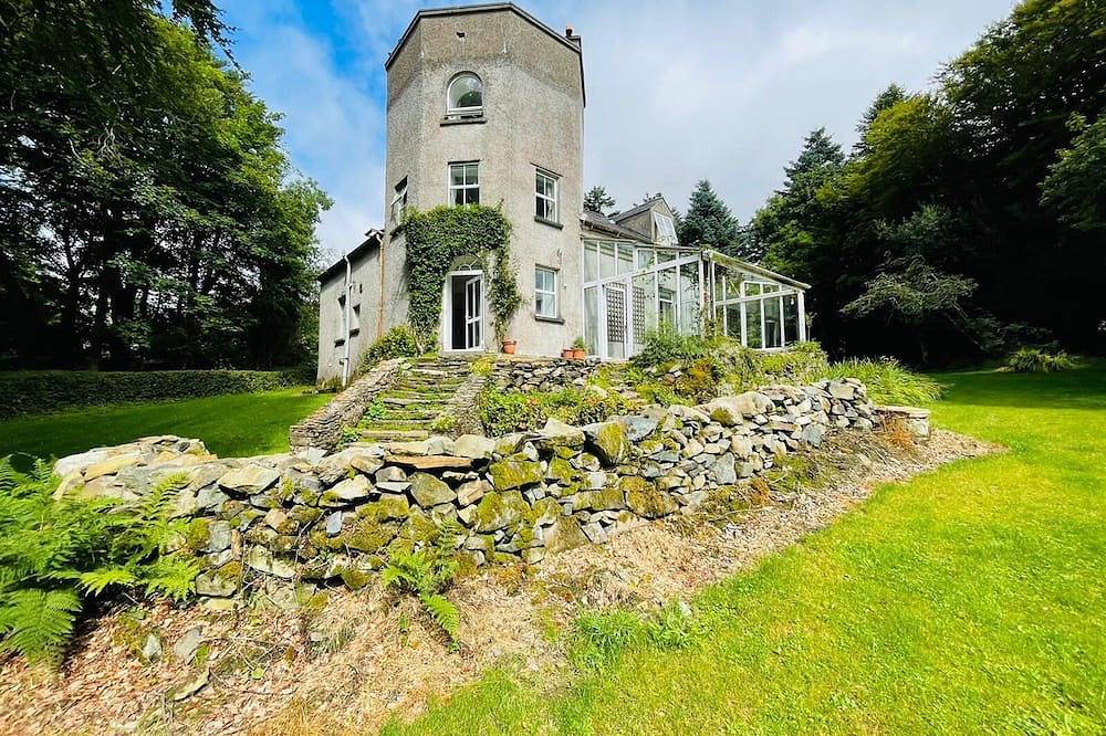 Secluded Glenbeg Tower in stunning private estate. in Drongawn Lough