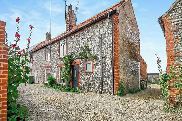 Cottage for 6 people, with garden, with pets in Blakeney