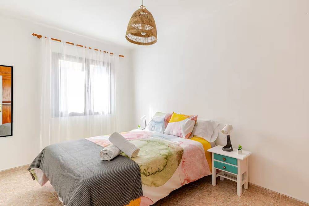 Entire apartment, Roque del Oeste, 2A, next to the sea in Famara Beach, Teguise