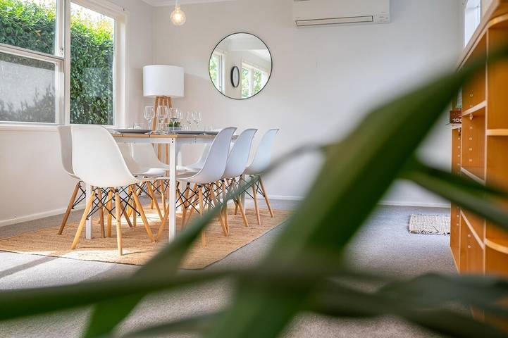 Holiday home for 9 people, with garden and hot tub, with pets in Rotorua