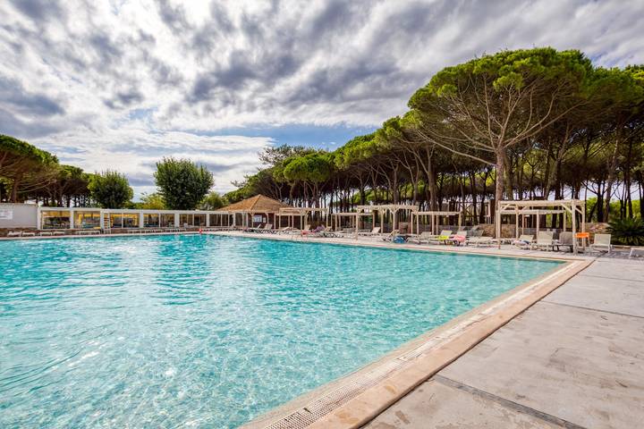 Mobilheim für 6 Personen im Castellas mit Gemeinschaftspool, privater Terrasse und Klimaanlage in Sete, Mittelmeerküste (Frankreich)