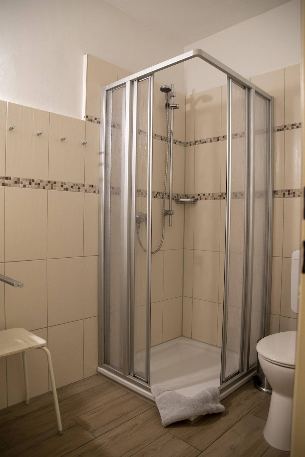 Ganze Ferienwohnung, Fw unten, Dusche, Wc, 2 Schlafräume in Hermannsburg, Naturpark Südheide