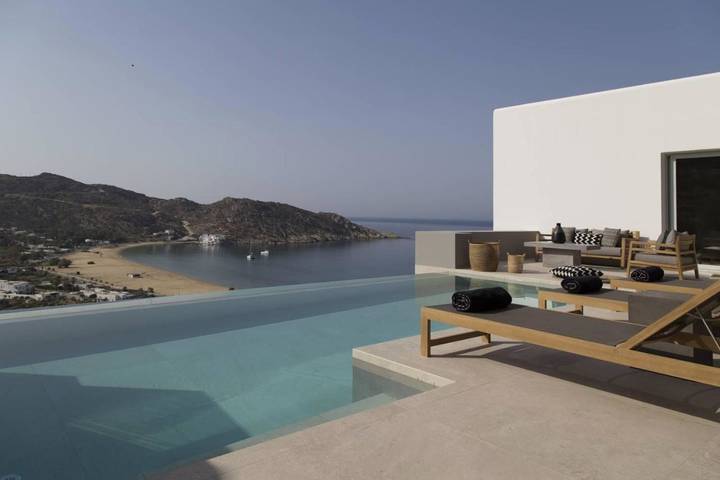 Appart’hôtel pour 3 personnes, avec Balcon et Terrasse ainsi que Piscine et Vue