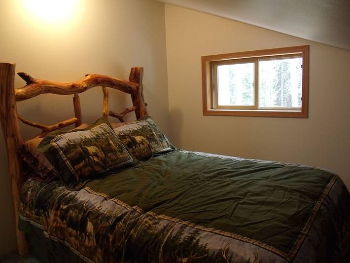 Log cabin for 9 people, with terrace in Glacier National Park