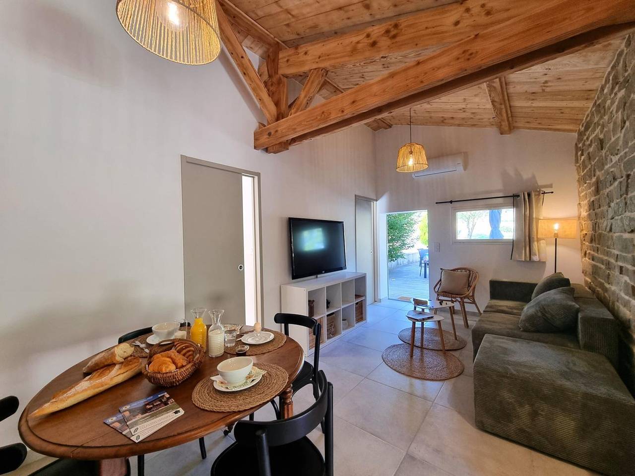 Gîte climatisé avec terrasse - 4 pers. in Saint-Just-Saint-Rambert, Montbrison
