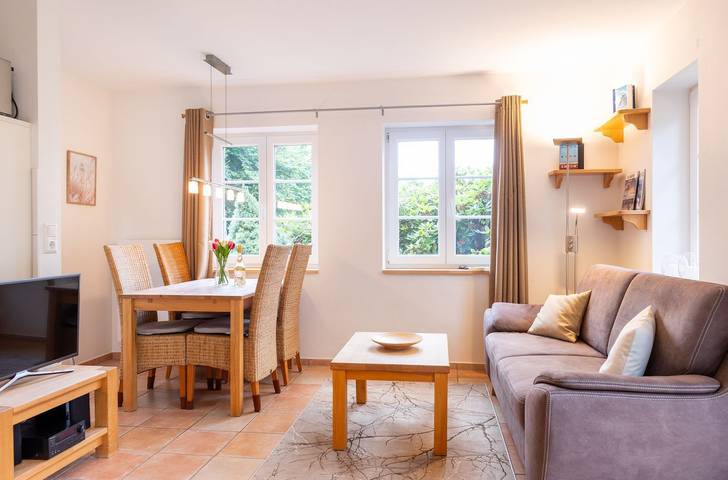 Ferienwohnung für 2 Personen, mit Terrasse und Garten sowie Sauna und Ausblick in Süddorf - 2