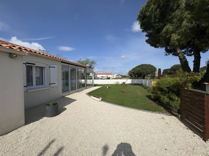 Gîte pour 6 personnes, avec terrasse et jardin
