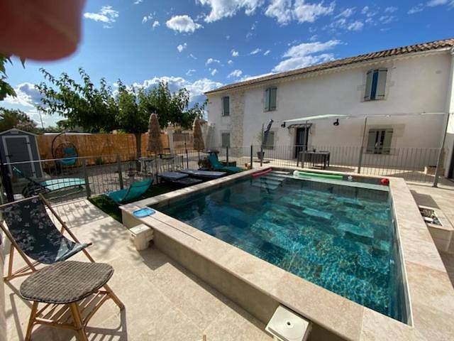 Location de vacances pour 12 personnes, avec piscine ainsi que terrasse et jardin, animaux acceptés à Lapalud - 3
