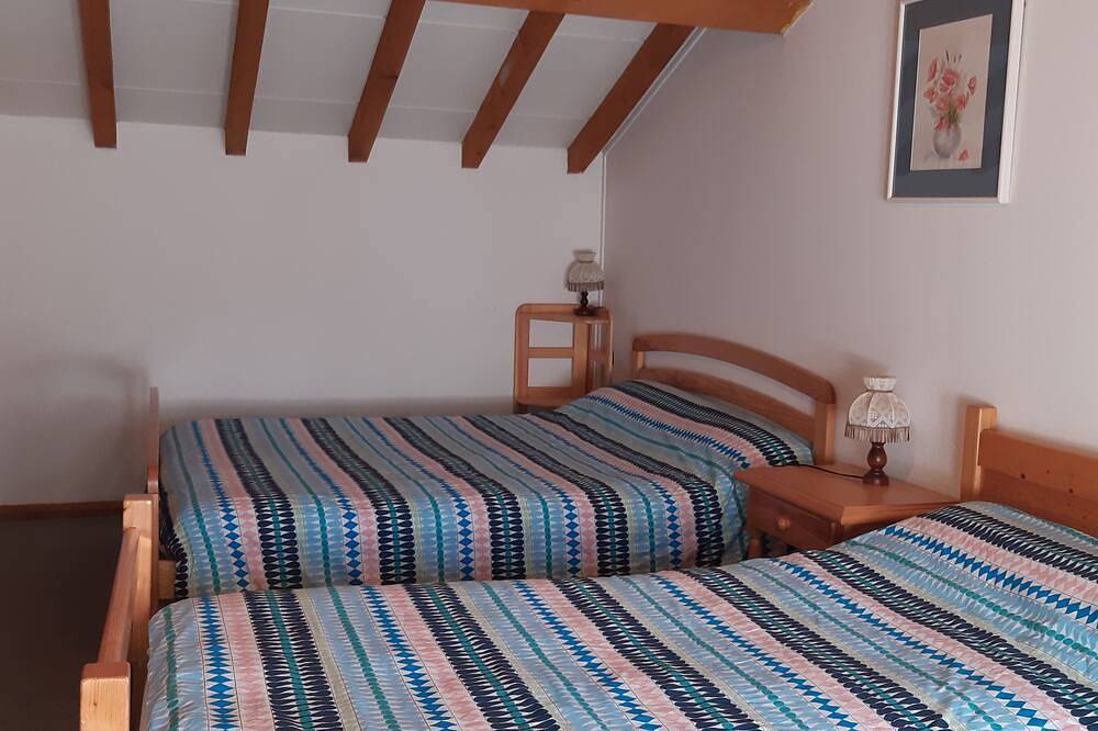 Gran chalet confortable independiente en tierra boscosa in Formiguères, Parque Natural Regional de los Pirineos Catalanes