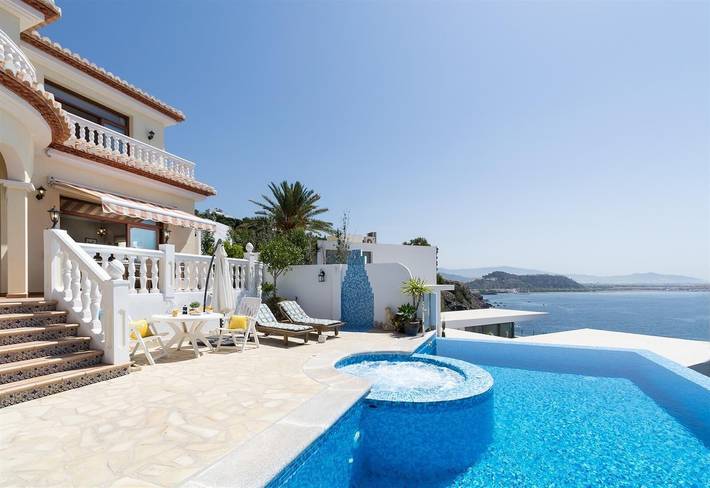 Vakantiehuis voor 8 personen, with Balkon and Whirlpool as well as Tuin in Salobreña