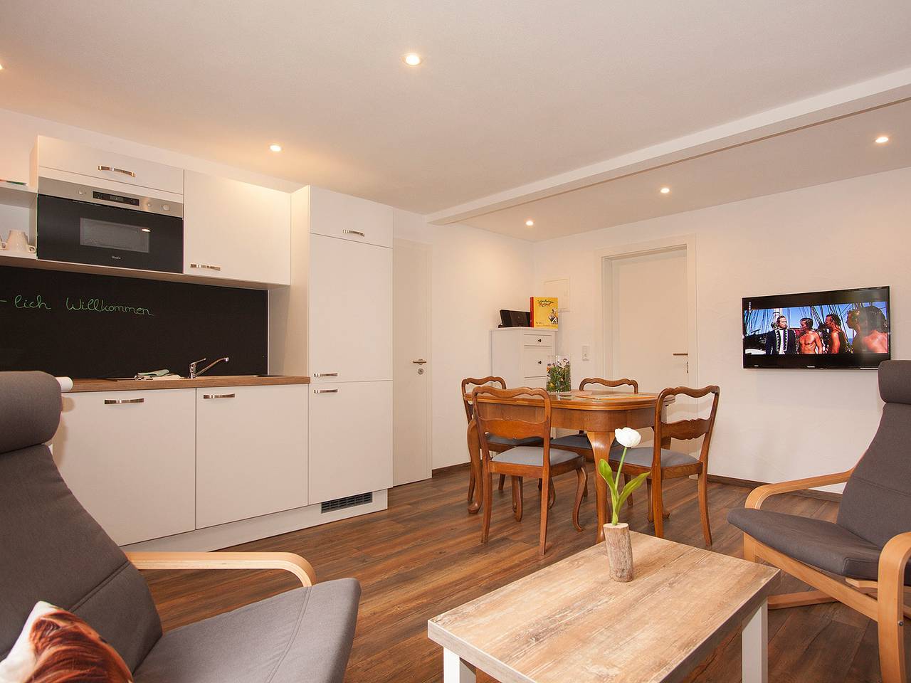 Ganze Wohnung, Ferienwohnung 'Gänseblume' mit Privatterrasse, Gemeinschaftsgarten und Wi-Fi in Finnentrop, Sauerland