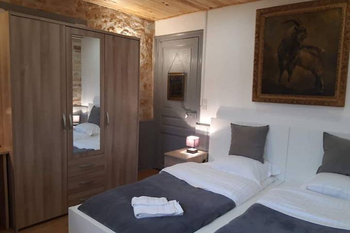 Location de vacances pour 2 personnes, avec terrasse et jardin à Saint-Honoré-les-Bains - 2