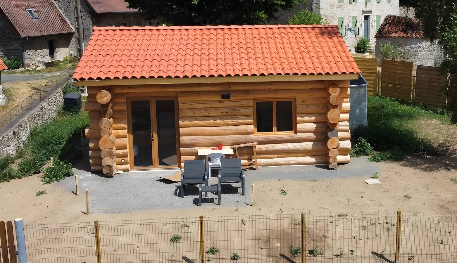 La Cabane en fuste De Maël in Saint-Mamet-la-Salvetat, Région d'Aurillac