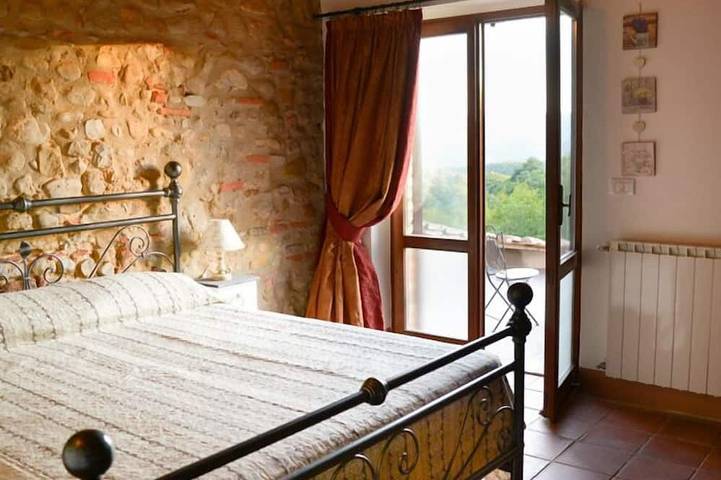 Entire apartment, Idyllic Tuscan-Umbrian apartments within a villa with pool in Città della Pieve, Perugia Province