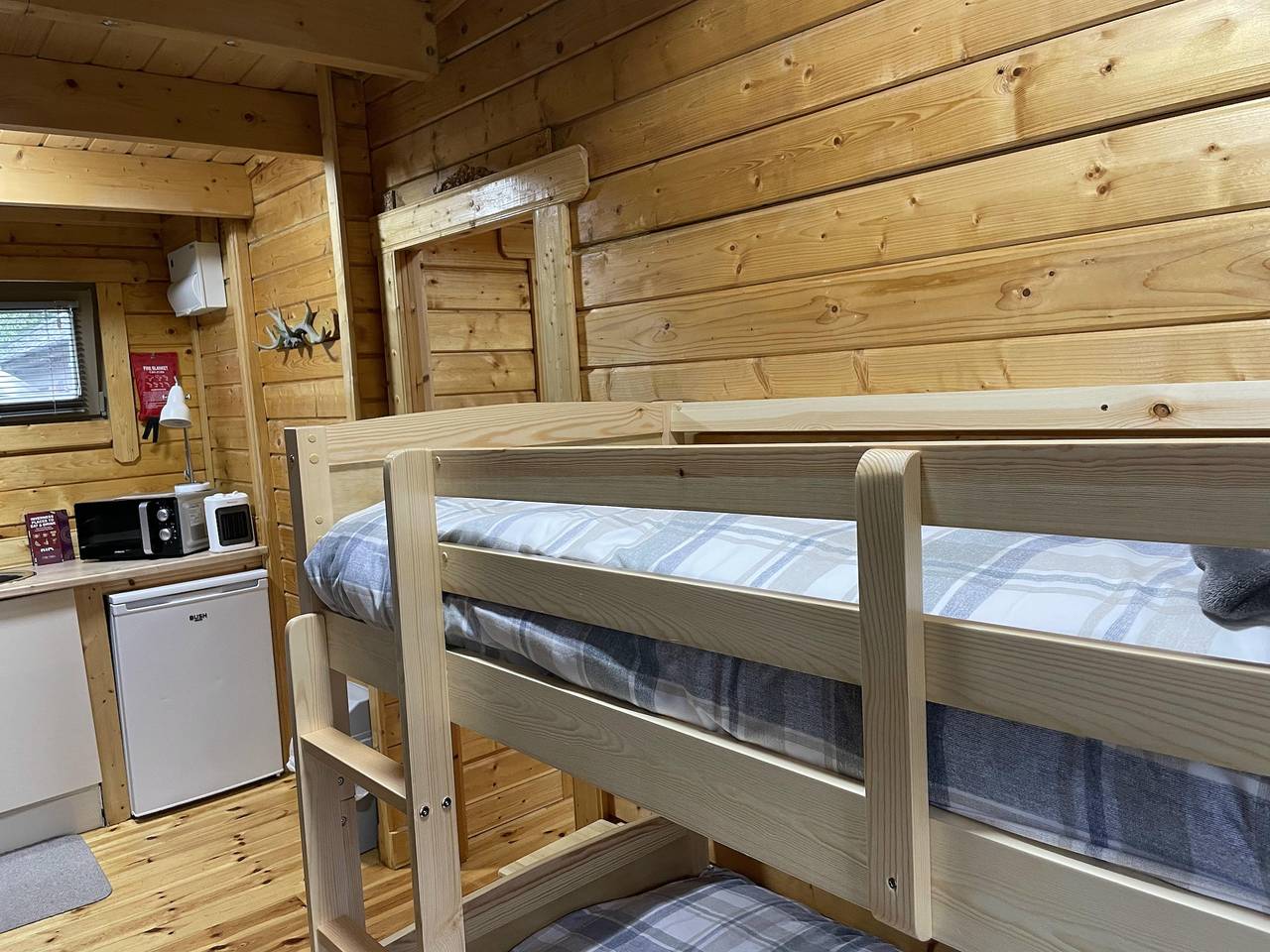 Immaculate Cabin 5 mins to Inverness Dog friendly in Highlands