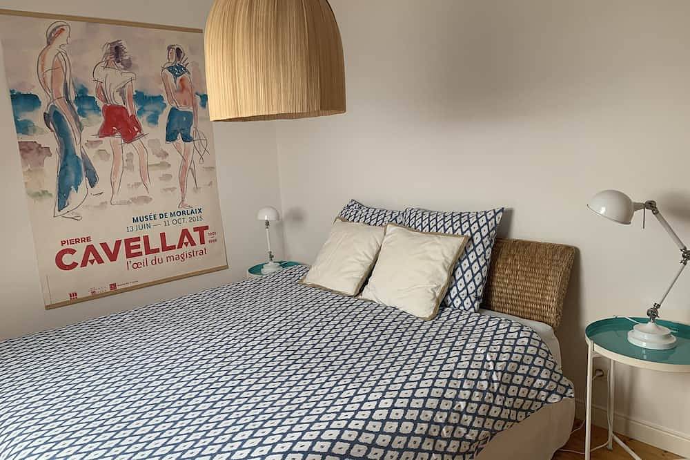 'Le Paradis Bleu' house \"feet in the water\" and facing the typically Breton port in Plouescat, Côte des Légendes