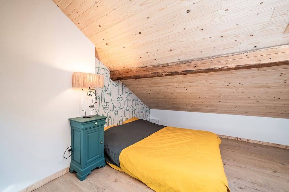 Apartamento entero, Casa de huéspedes 'Printemps' con vistas a la montaña, terraza privada y Wi-Fi in Mont-Saxonnex, Region Bonneville
