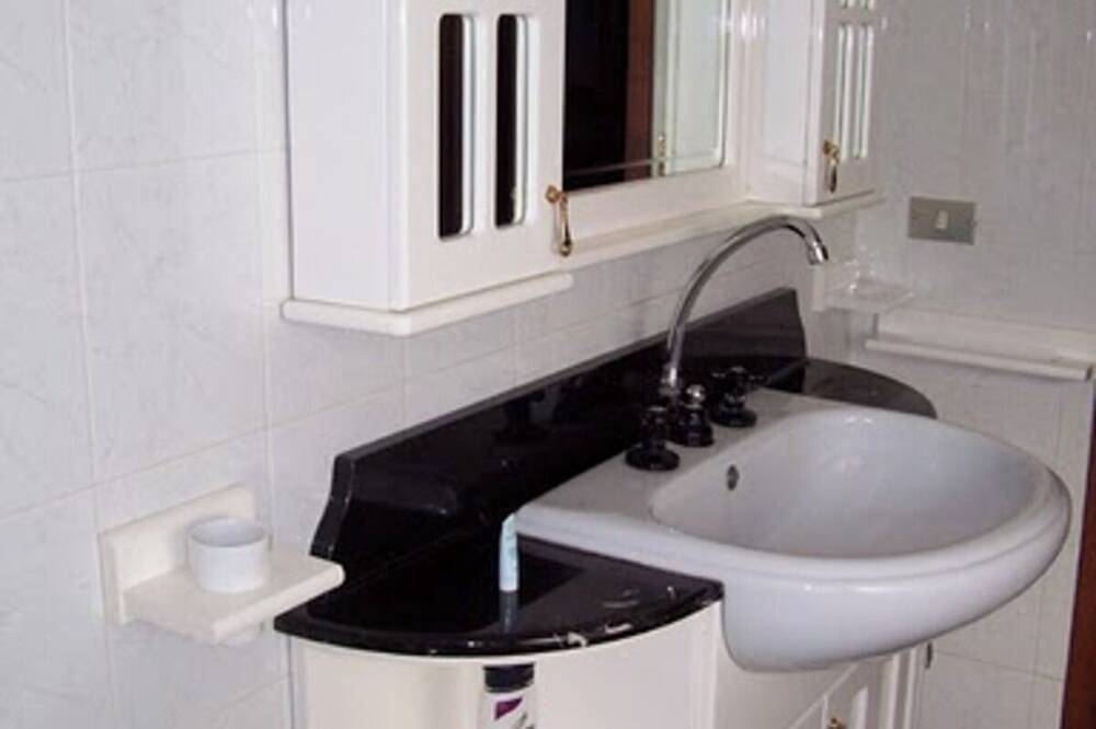 Villa indipendente con giardino in Sant'Anna Arresi, Carbonia-Iglesias Province