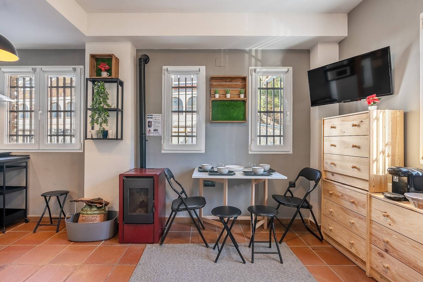 Entire studio, 'Apartamento bsg Sierra Nevada' with Mountain View in Sierra Nevada Ski Resort, Monachil