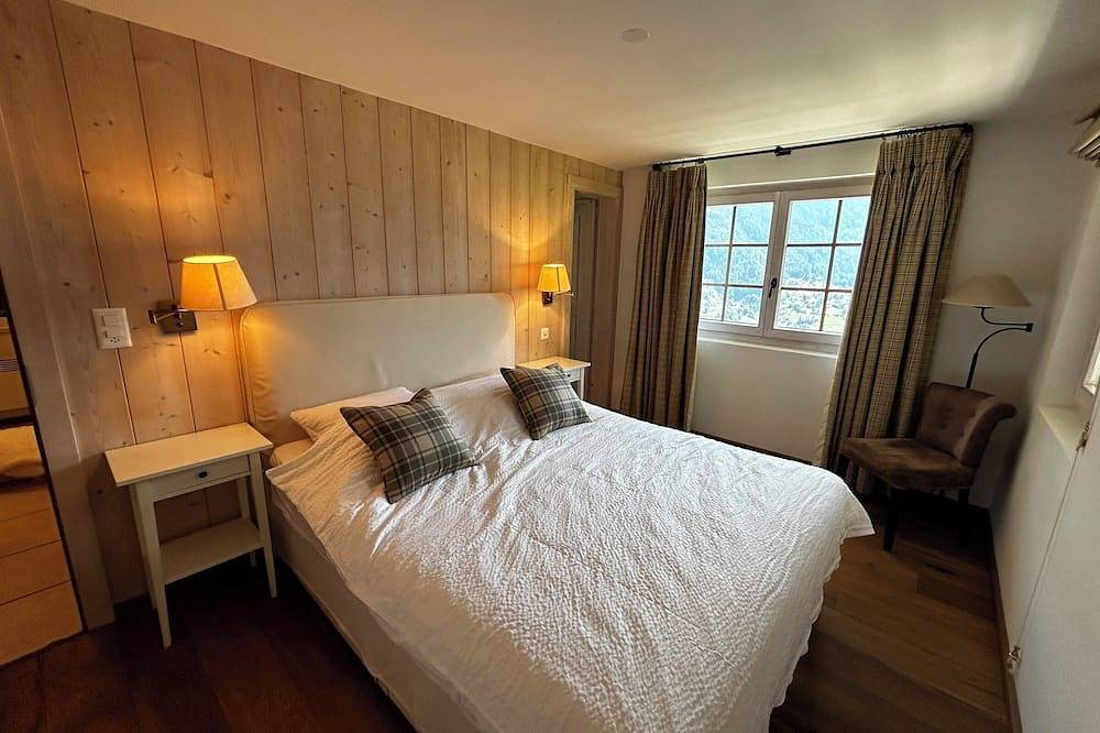 Chalet 5 pièces très confortable pour  8 personnes : 1er étage : Living avec fourneau à bois - cuisi in Grimentz, Anniviers
