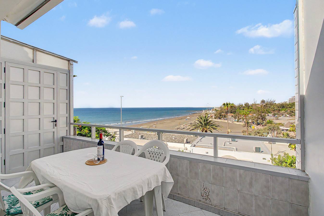 ‚A La Playa in San Agustín‘ – Meerblick, private Terrasse & Wlan in San Agustin, San Bartolomé de Tirajana